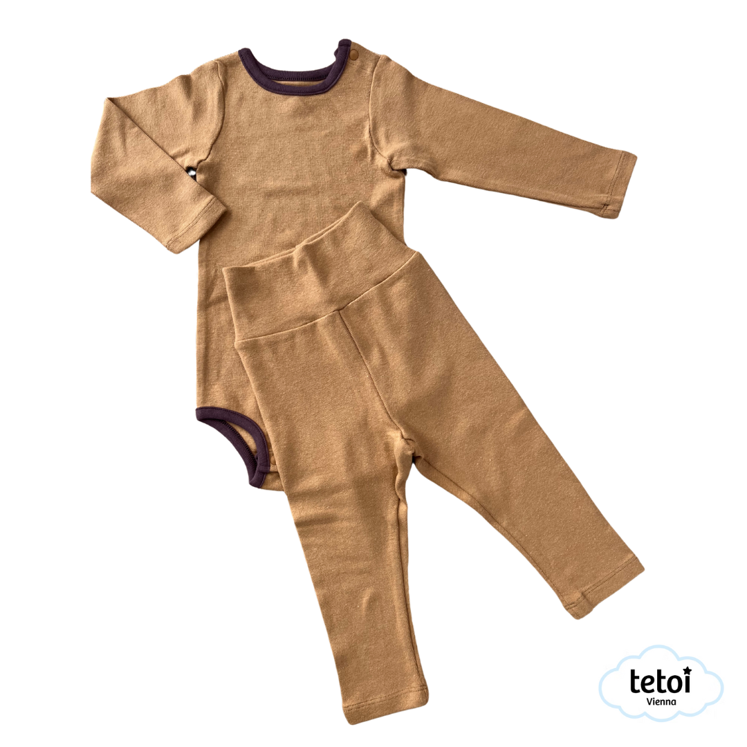 tetoi-vienna | Alpenzauber Baby Set (Body + Hose) | Camel